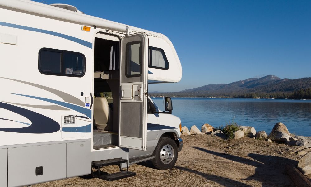 RV beside a lake while working in travel dialysis jobs