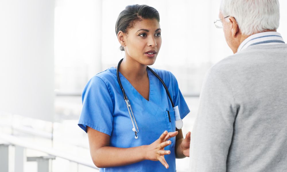 woman in travel dialysis tech jobs explaining information to a patient